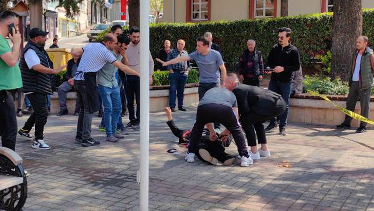 Bursa\'da silahlı saldırı: Babasını yaralayan şüpheli, kardeşlerin babasını da vurdu