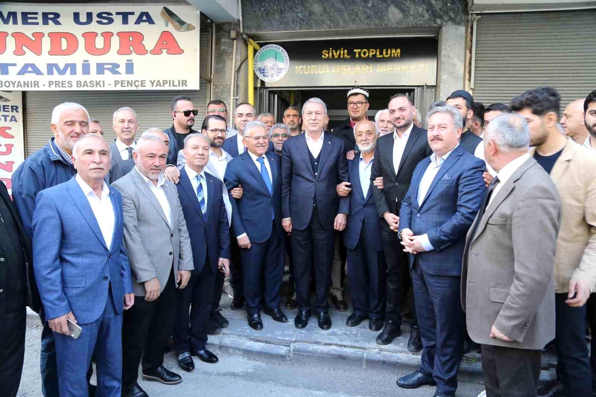 Bakan Akar ve Başkan Büyükkılıç\'tan STK\'lara \'bayram\' ziyareti