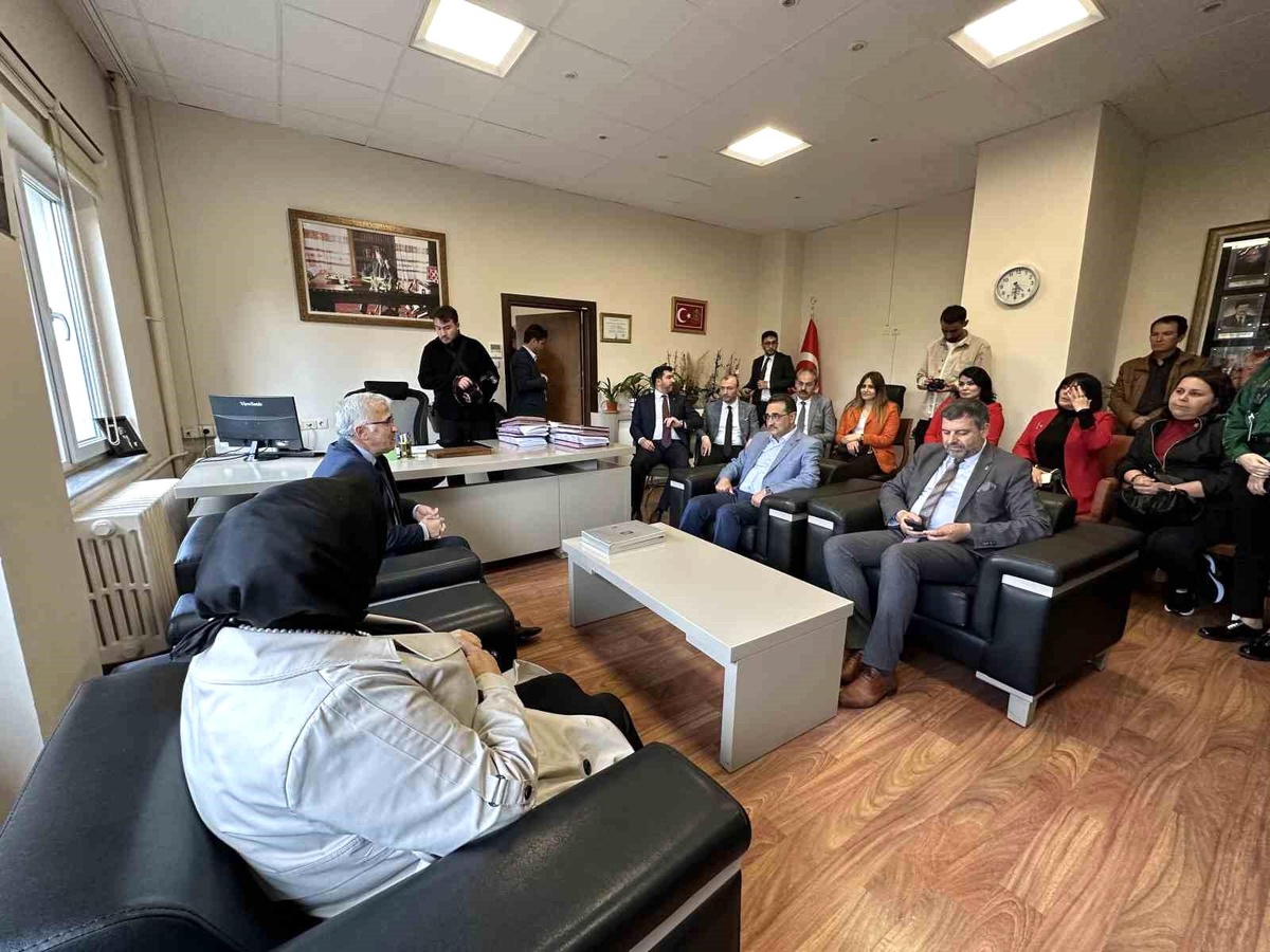 Enerji ve Tabii Kaynaklar Bakanı Fatih Dönmez, Eskişehir\'de Bayramlaştı