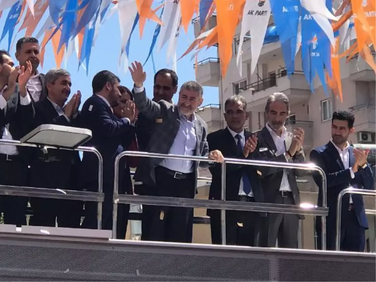 Bakan Nebati Erdemli'de Bayramlaştı