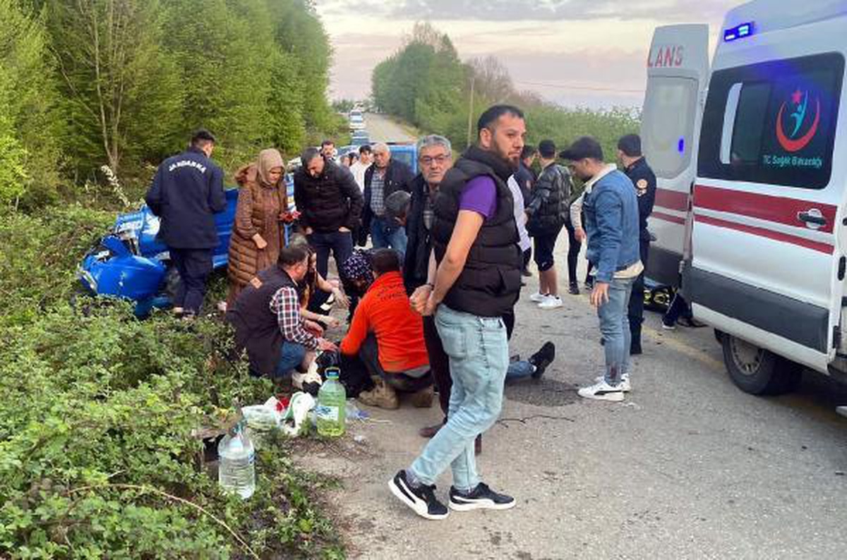 Patpat devrildi: Bayramlaşmadan dönen ailenin bulunduğu kazada 7 yaralı
