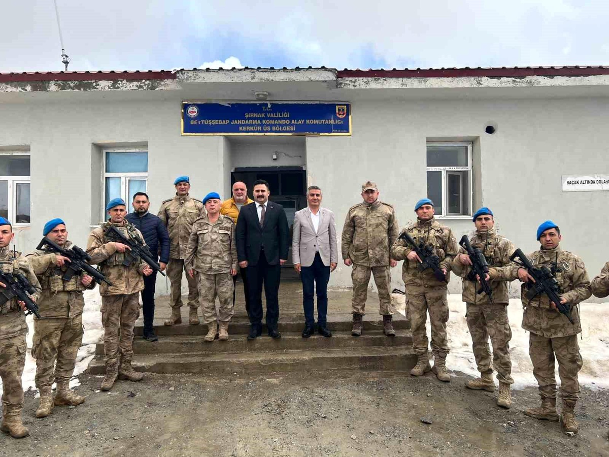 Şırnak\'ta Kaymakam Ülkü, Askerlerle Bayramlaştı