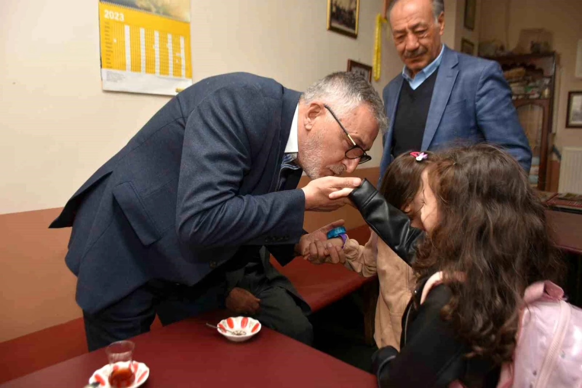 İnönü Belediye Başkanı Kadir Bozkurt, mahalle sakinleriyle bayramlaştı