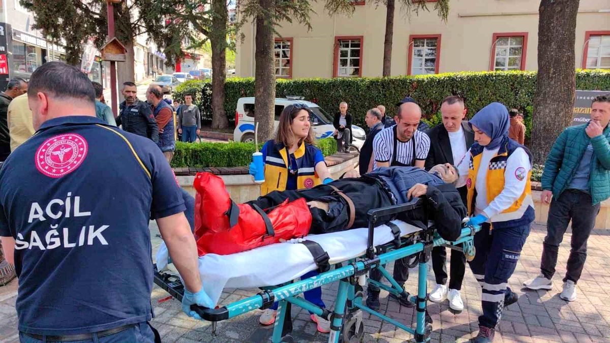 Bursa\'da bir kişi babasını yaralayan saldırganı kurşunladı