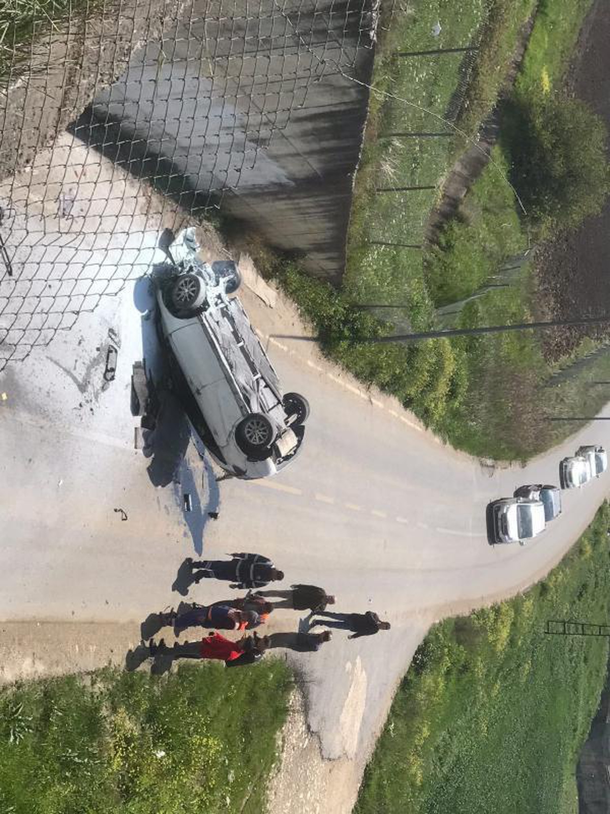BÜYÜKÇEKMECE TEM Otoyolunda kaza: Sürücü köprüden düştü, otomobil yandı