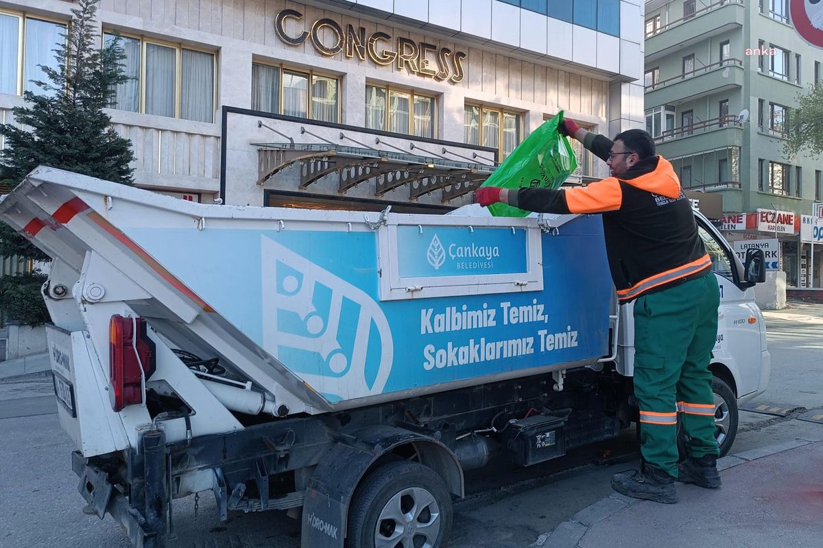 Çankaya Belediyesi Bayramda da Temizlik Çalışmalarını Sürdürüyor