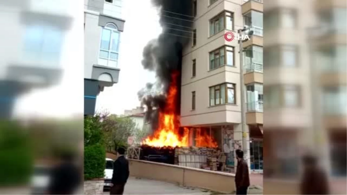 Eskişehir\'de Manav Yangını: 7 Katlı Bina Alevlere Teslim Oldu