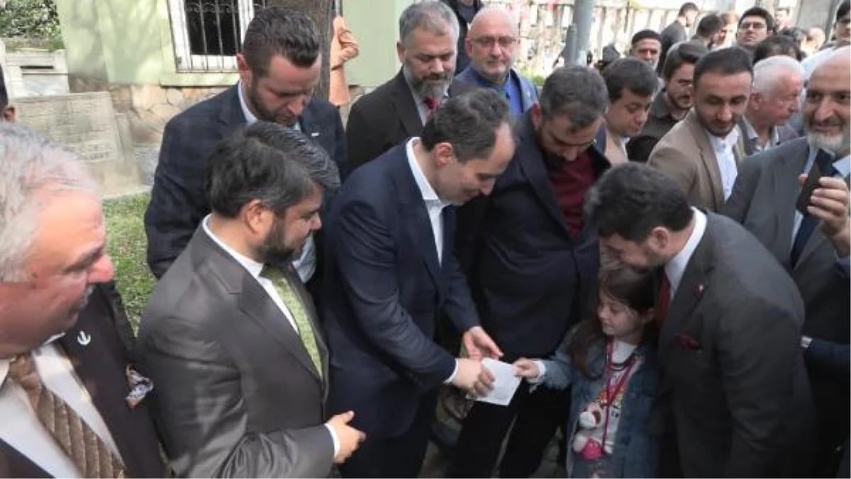 Fatih Erbakan, babası Necmettin Erbakan\'ın kabrini ziyaret etti