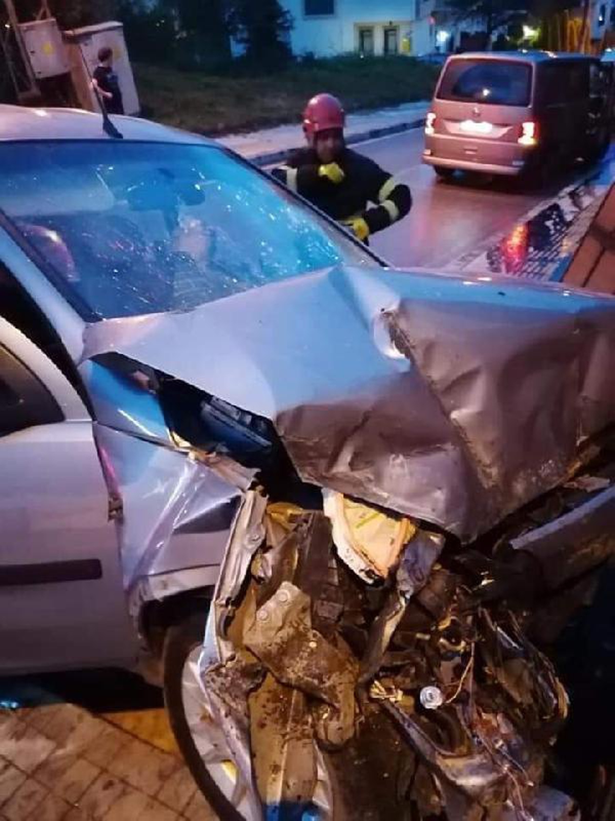 ORDU\'da Hafif Ticari Araç İstinat Duvarına Çarptı: 2 Ölü