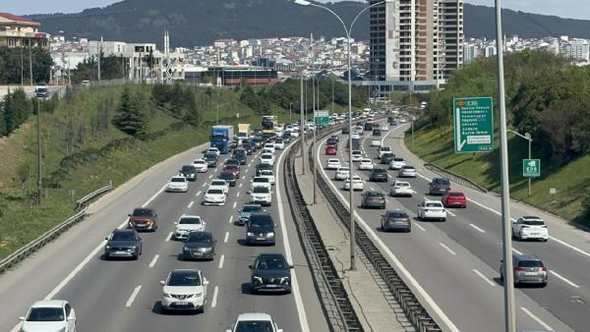 İstanbul\'da Bayramın 2. Günü Trafik Yoğunluğu Yüzde 71\'e Ulaştı