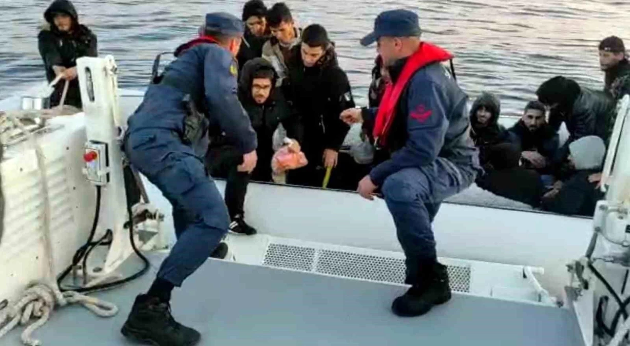 İzmir açıklarında 82 düzensiz göçmen yakalandı, 157 kişi kurtarıldı