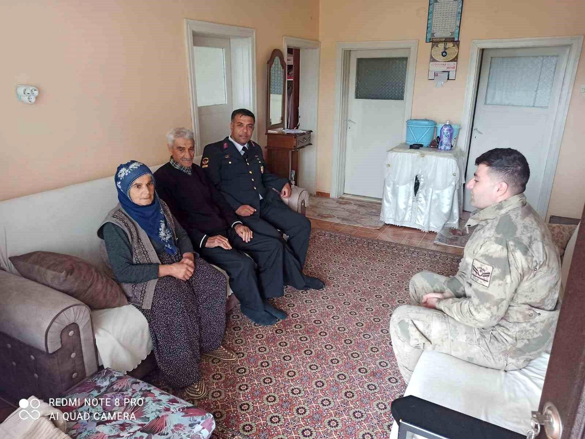 Elazığ\'da Jandarma Ekipleri Şehit Yakınları ve Gazileri Ziyaret Etti