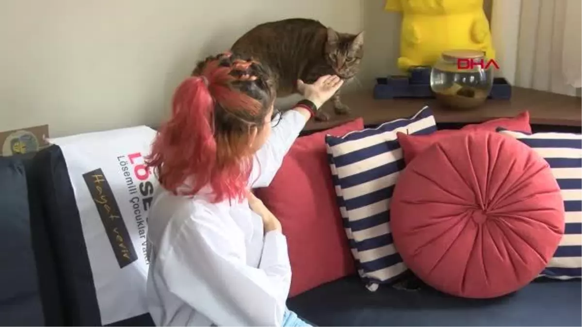 Kolon kanserini yenen genç, kendisi gibi hastalara destek oluyor