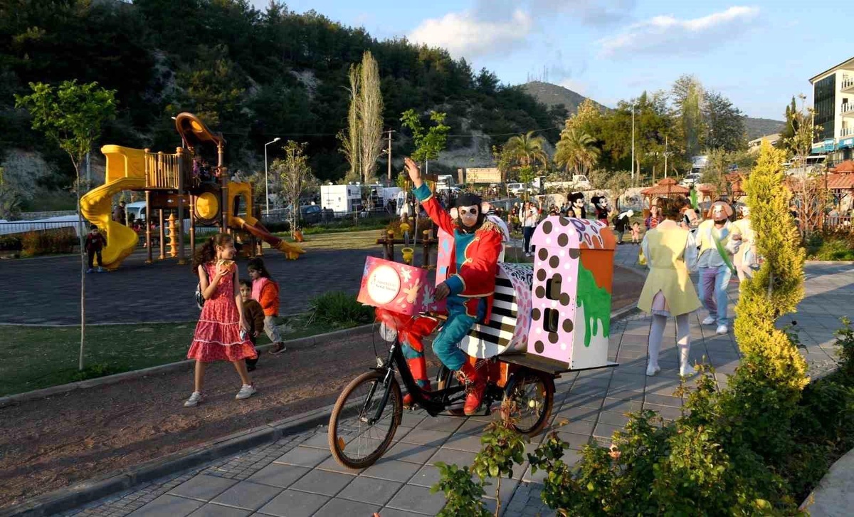 Kuşadası Belediyesi\'den çocuklara bayram sürprizi
