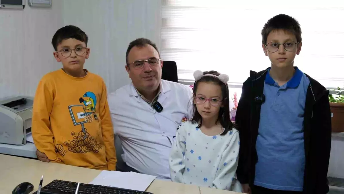Sağlık çalışanları çocuklarının bayram harçlıkları depremzede akranlarına