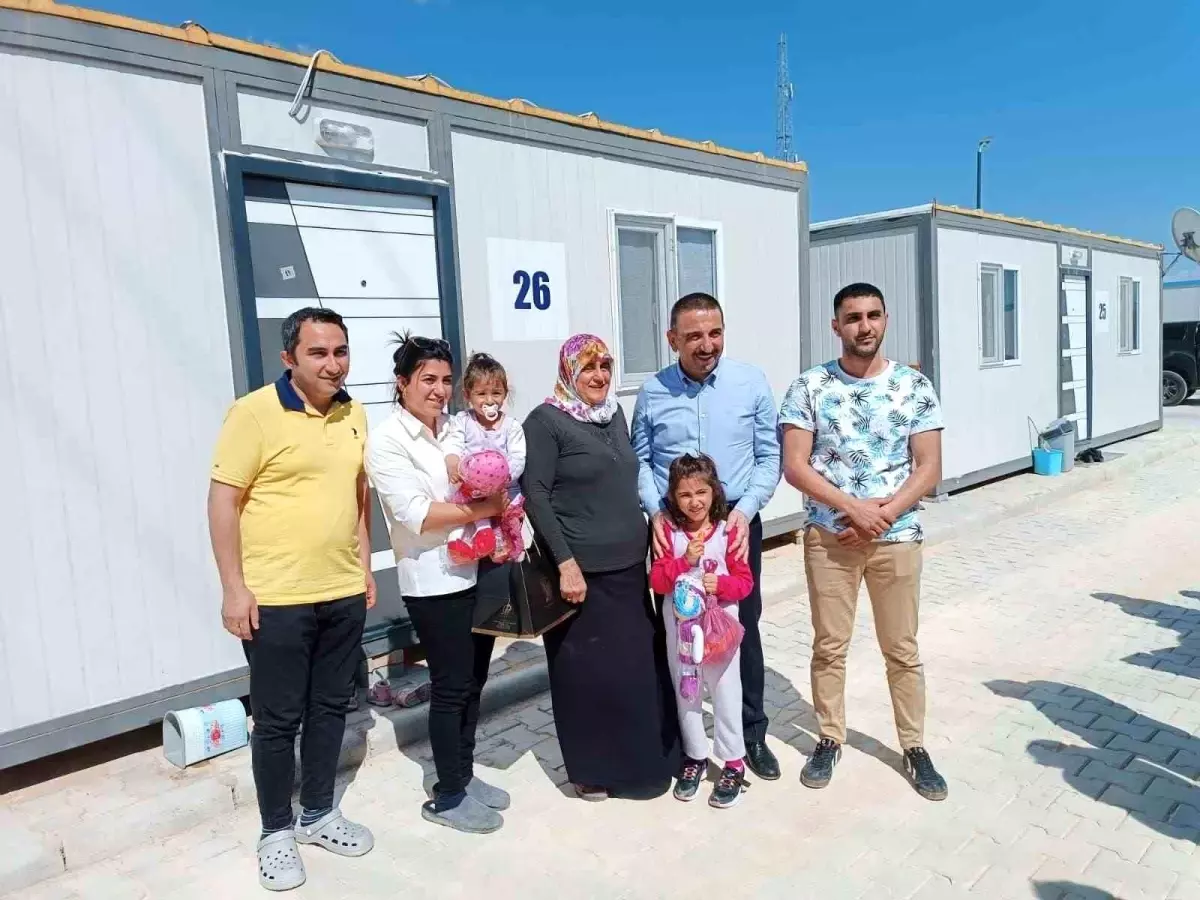 Siirt Valisi Hacıbektaşoğlu, Hatay\'daki afetzede aileleri ziyaret etti