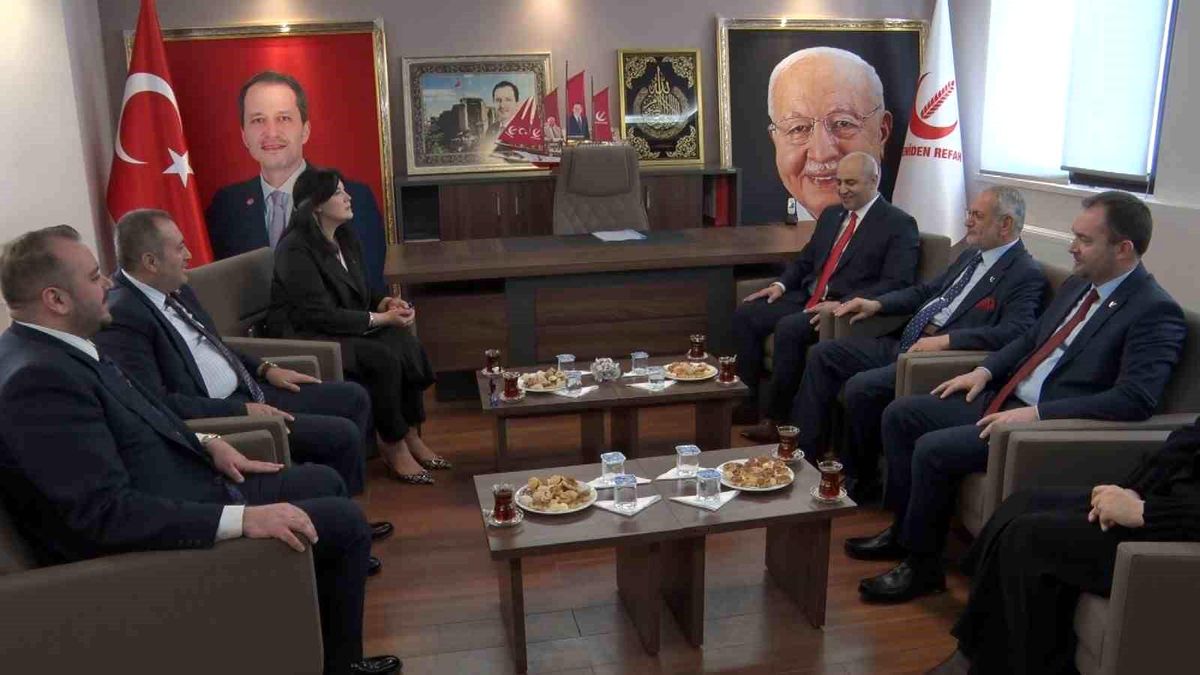 Siyasi partilerden Yeniden Refah Partisi\'ne bayram ziyareti