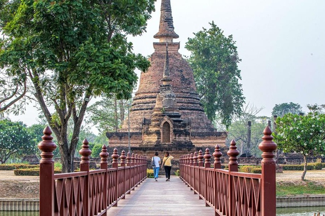 Tayland'daki Tarihi Sukhothai Kasabası Turizm İçin Odak Noktası Olmayı Sürdürüyor Tayland'daki Tarihi Sukhothai Kasabası Turizm İçin Odak Noktası Olmayı Sürdürüyor