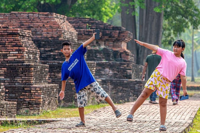 Tayland'daki Tarihi Sukhothai Kasabası Turizm İçin Odak Noktası Olmayı Sürdürüyor Tayland'daki Tarihi Sukhothai Kasabası Turizm İçin Odak Noktası Olmayı Sürdürüyor