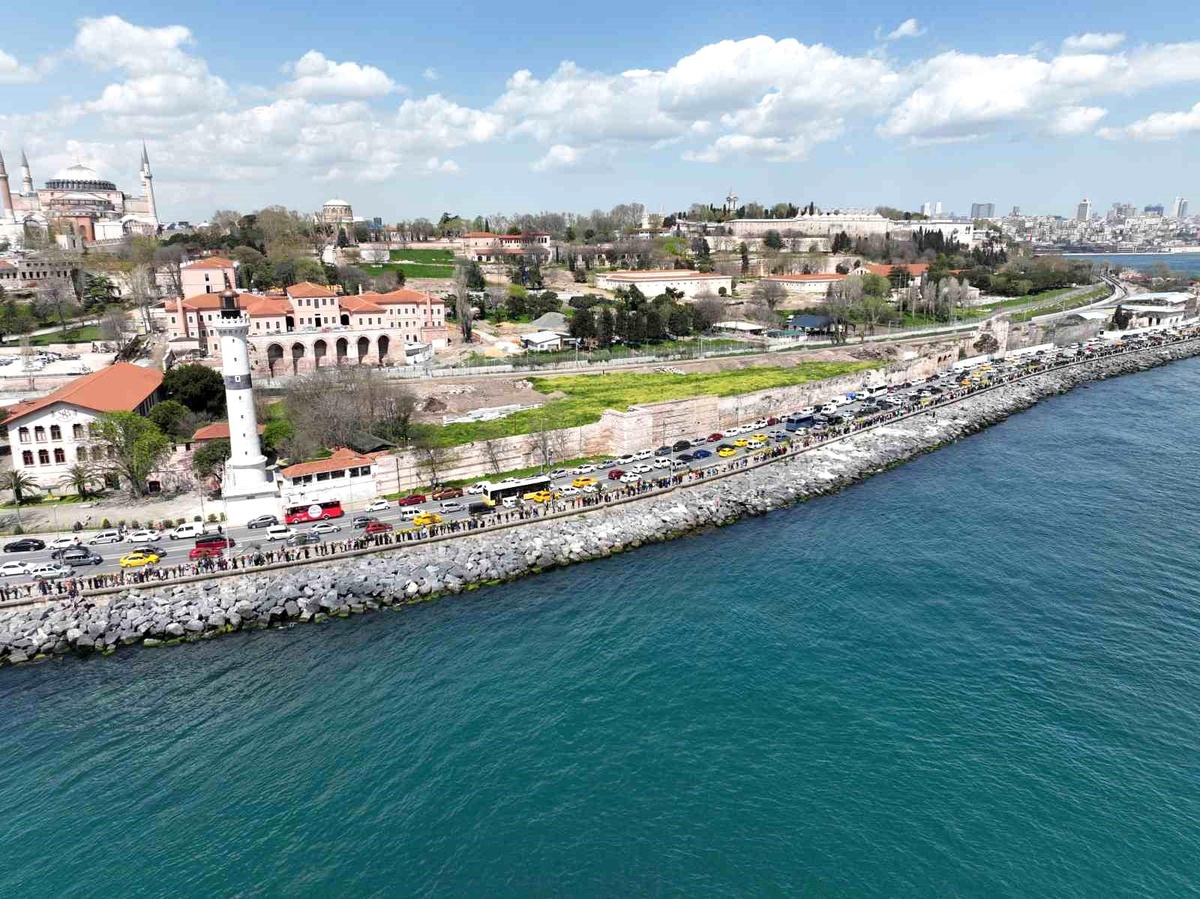 TCG Anadolu Gemisi Ziyarete Açıldı, Vatandaşlar Kuyruk Oluşturdu