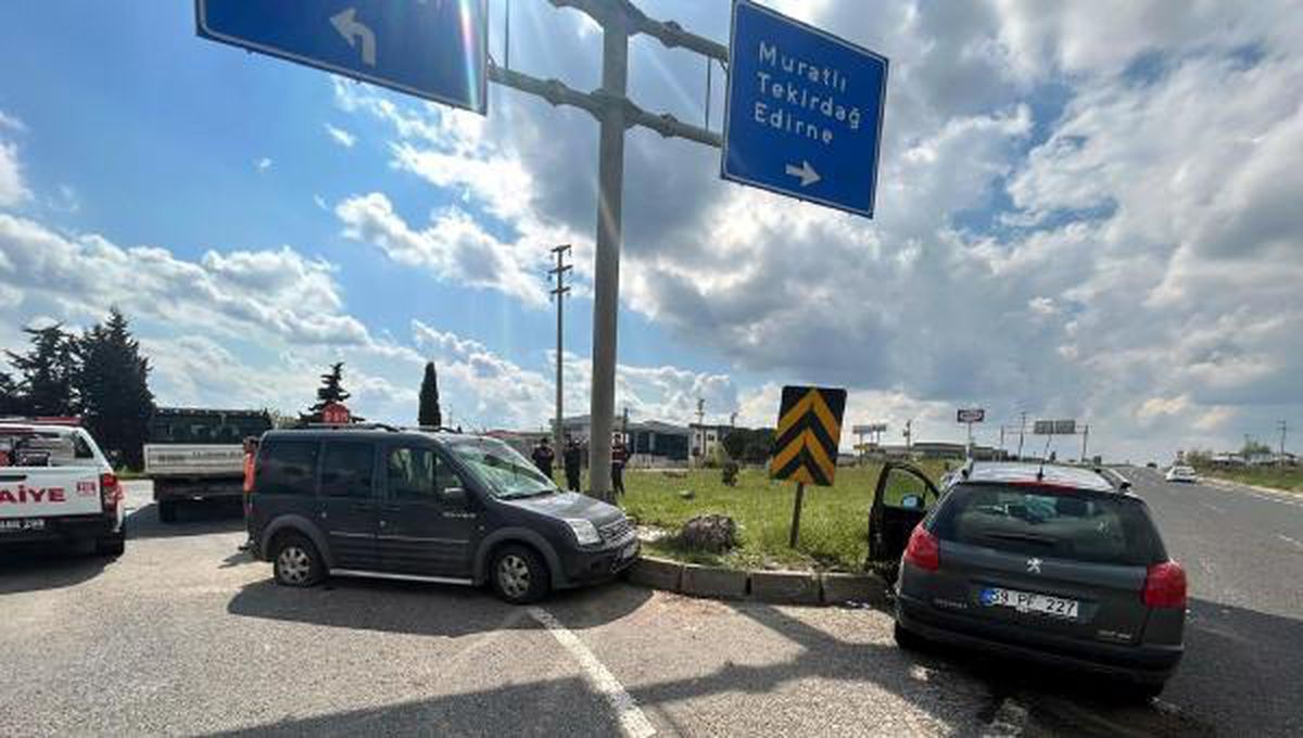 Tekirdağ\'da hafif ticari araçla otomobil çarpıştı: 7 yaralı