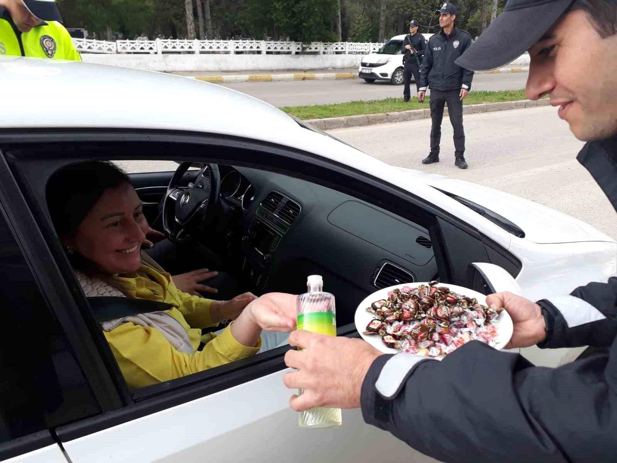 Uzunköprü\'de Bayramınız Kemerli Olsun sloganıyla emniyet kemeri denetimi yapıldı