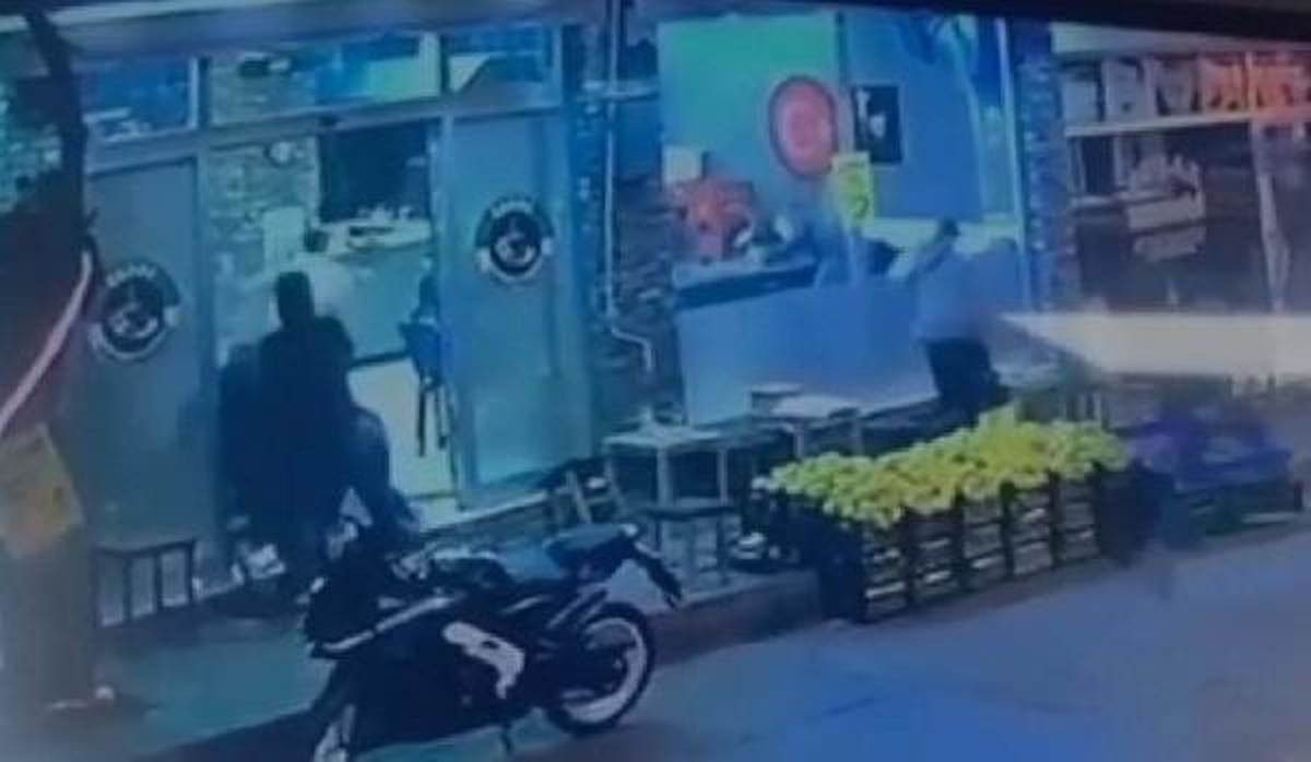 İzmir\'de Kahvehaneye Silahlı Saldırı: 1 Ölü, 5 Yaralı