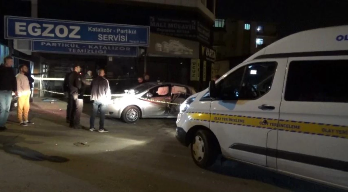 İzmir\'de ehliyetsiz sürücünün park halindeki tıra çarptığı kazada 1 kişi hayatını kaybetti