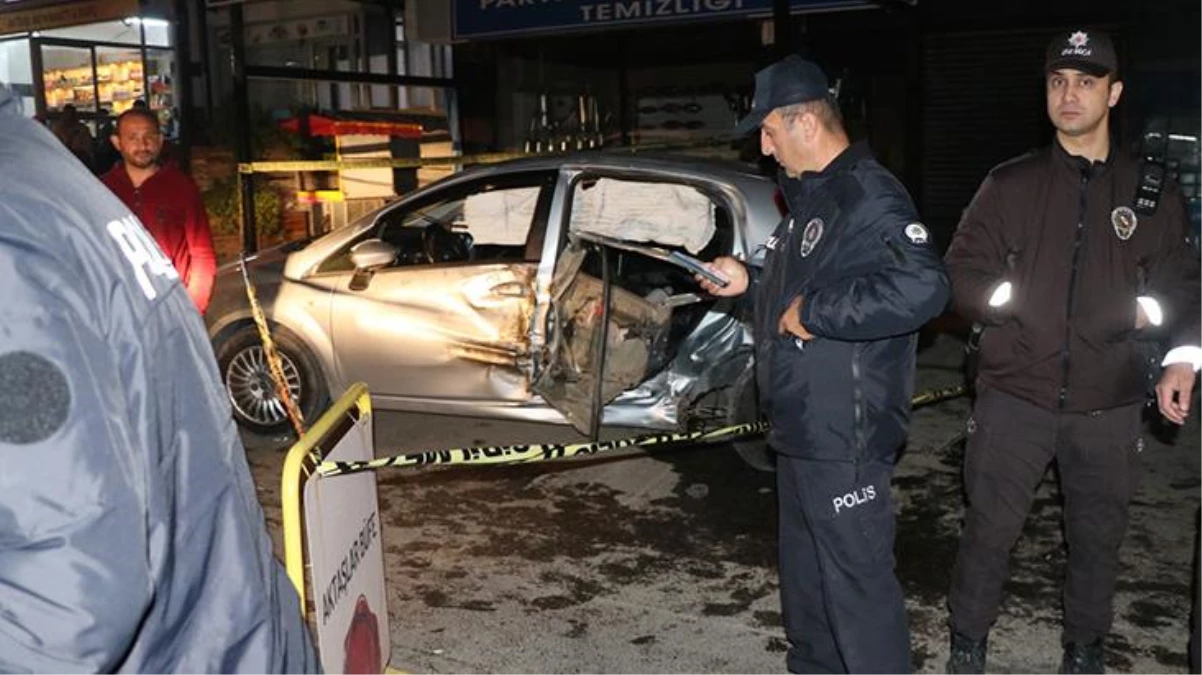İzmir\'de 15 Yaşındaki Sürücünün TIR\'a Çarptığı Kazada 1 Kişi Hayatını Kaybetti