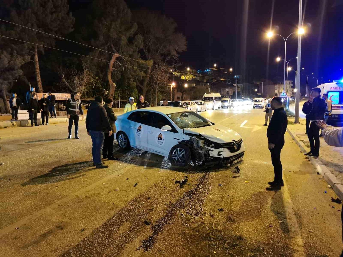 AK Parti Afyonkarahisar Milletvekili Adayı Ferda Ertürk trafik kazası geçirdi