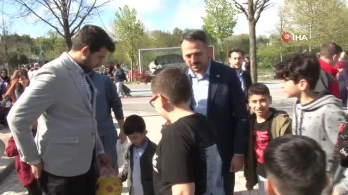 AK Parti Milletvekili Adayı Enes Eminoğlu, 23 Nisan\'ı çocuklarla birlikte geçirdi