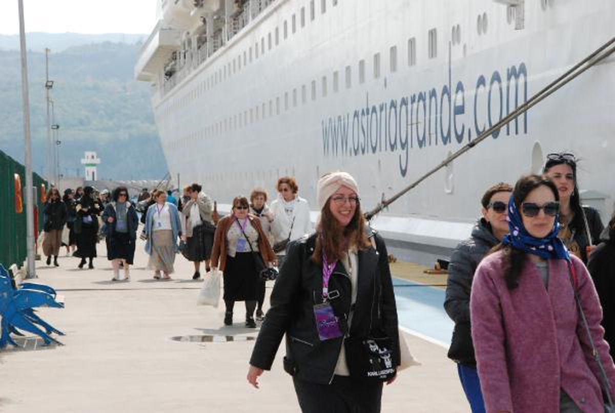 Astoria Grande kruvaziyeri Amasra Limanı\'na turist getirdi