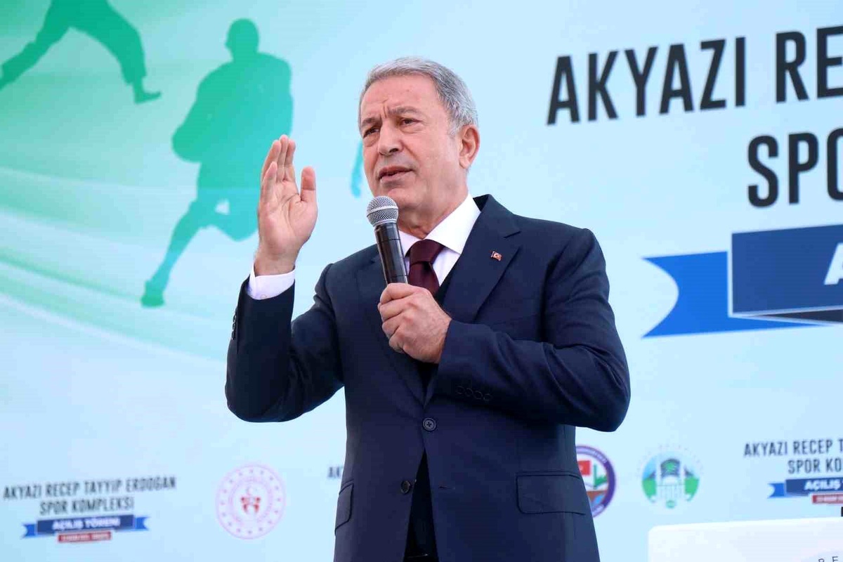 Bakan Akar: "Otobüsün ön tarafına PKK\'lılar binmiş, YPG\'liler binmiş, ortasında HDP var"