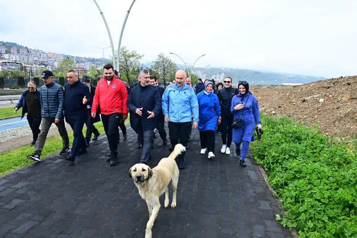 Ulaştırma ve Altyapı Bakanı Adil Karaismailoğlu Trabzon\'da yürüyüş yaptı