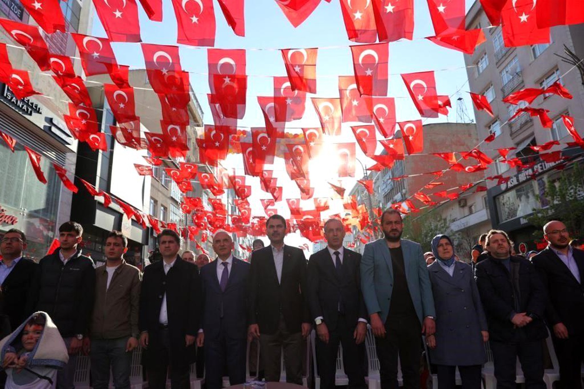 Bakan Kurum, Ümraniyedeki Çocuklarla 23 Nisan Bayramını Kutladı