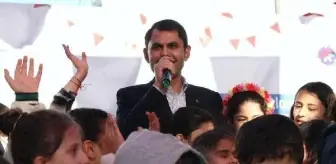 Bakan Kurum, Ümraniye'deki 23 Nisan kutlamalarına katıldı