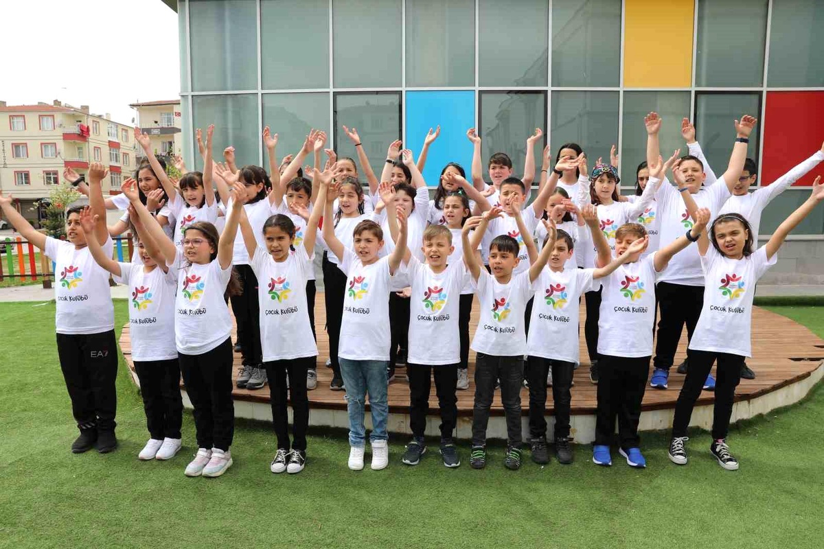 Kocasinan Belediyesi Çocuk Kulübü 23 Nisan için anlamlı klip çekti