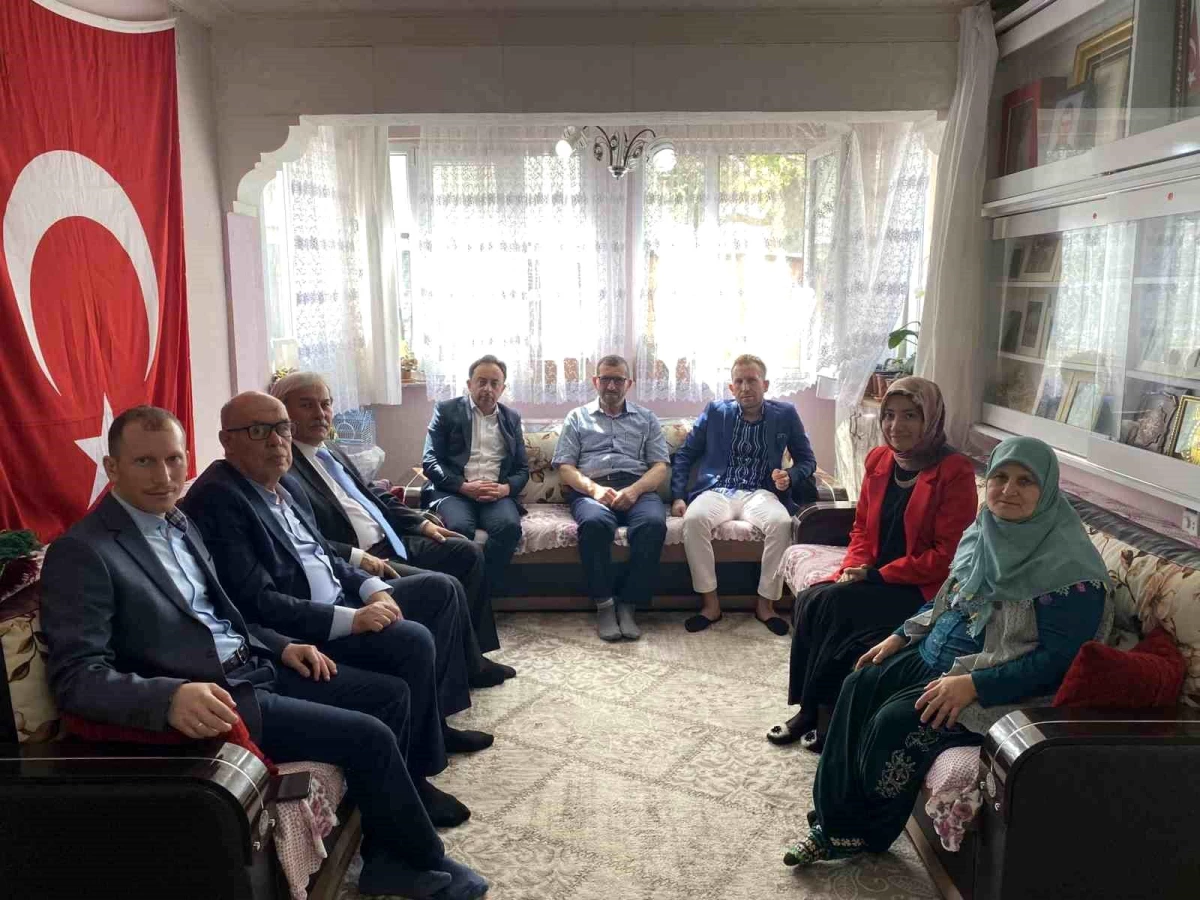 Osmaneli Belediye Başkanı Münür Şahin Şehit Aileleriyle Bayramlaştı