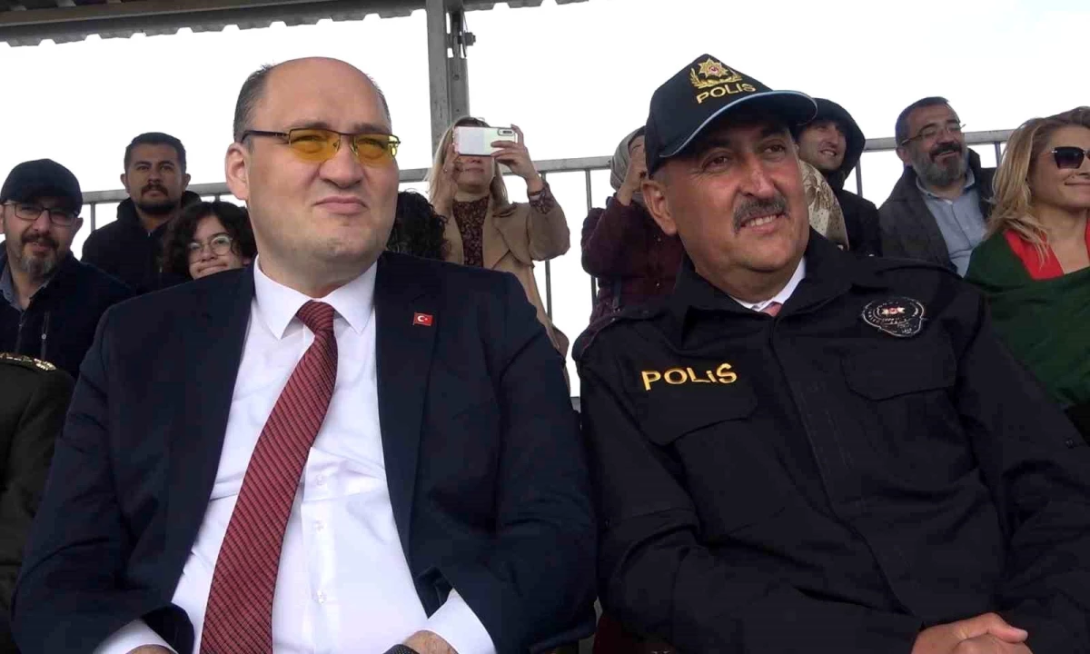 Yahşihan Belediye Başkanı Osman Türkyılmaz, 23 Nisan programına polis üniforması ile katıldı
