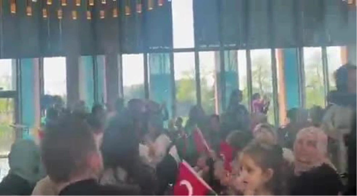 CHP Denizli Milletvekili Gülizar Biçer Karaca Fransa\'da seçmenlere hitap etti