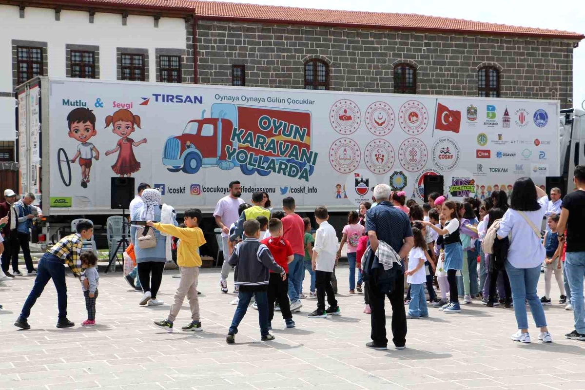 Çocuk Oyunları ve Spor Kulüpleri Federasyonu, çocuklara çifte bayram yaşattı