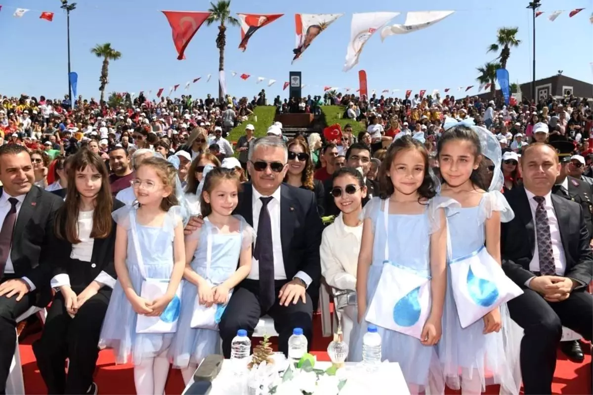 Antalya Valisi 23 Nisan\'da Makamını Çocuğa Devretti