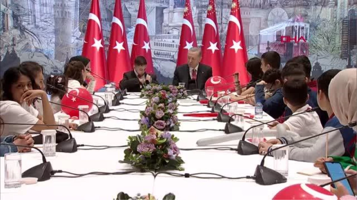 Cumhurbaşkanı Erdoğan, depremzedelerle Dolmabahçe\'de buluştu
