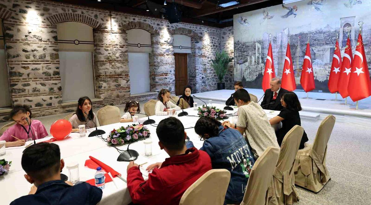 Cumhurbaşkanı Erdoğan Depremzede Çocukları Kabul Etti
