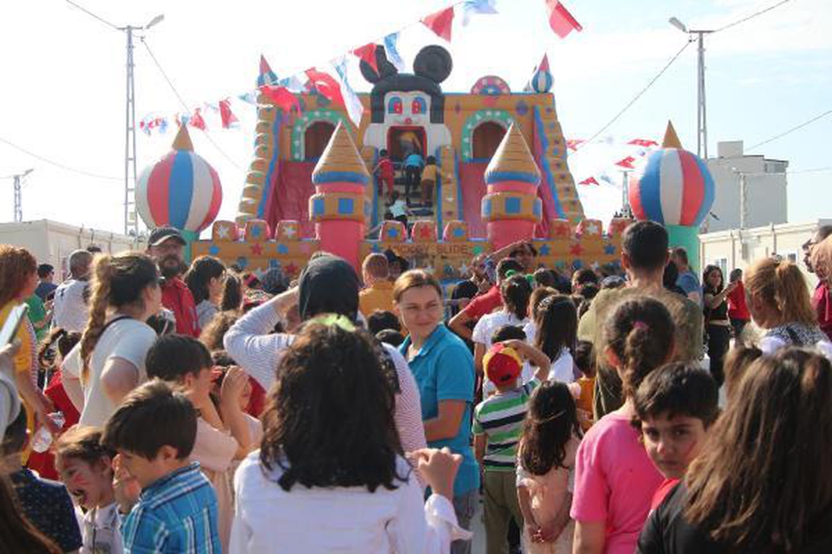 Depremzede Çocuklar Üsküdar Belediyesinin Düzenlediği 23 Nisan Etkinliğinde Eğlendi