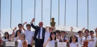 Depremzede öğrenciler, 23 Nisan için 'Bir Başkadır Benim Memleketim' şarkısını seslendirdi