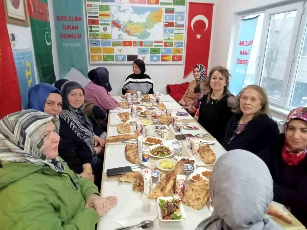 Eskişehir\'de Şehit Aileleri İçin Akşam Yemeği Düzenlendi ve Dualar Edildi