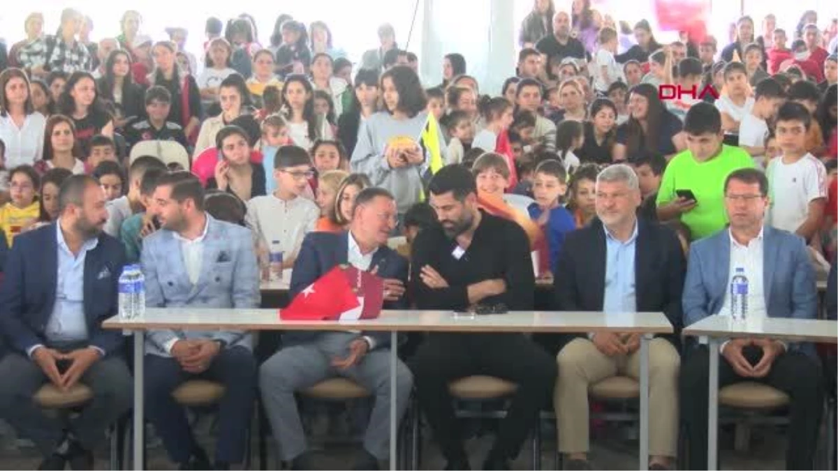 Samandağ\'da Depremzede Öğrenciler İçin Sahra Okulunda 23 Nisan Kutlaması