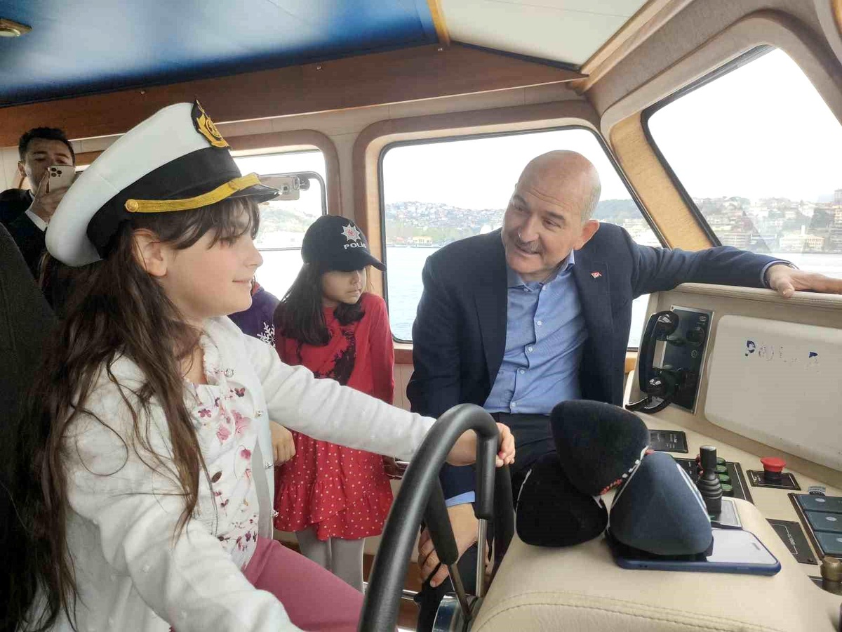 İçişleri Bakanı Süleyman Soylu Çocuklarla Boğaz Turu Gerçekleştirdi