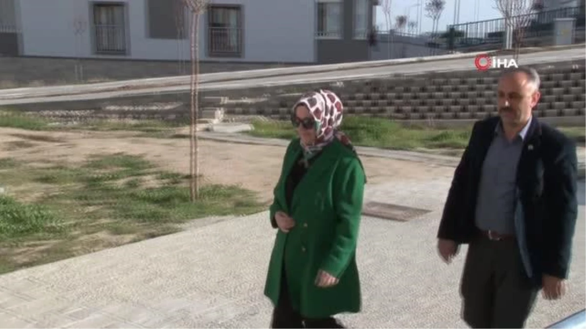Konya\'da İki Çocuk Annesi Muhtar Depremzede Çocuklarının Yanında